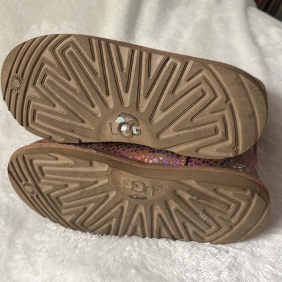 🌈rainbow fish Uggs🌈 - Picture 6 of 6